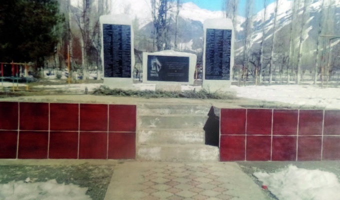 Монумент в память участников Великой Отечественной войны в селе Корумду