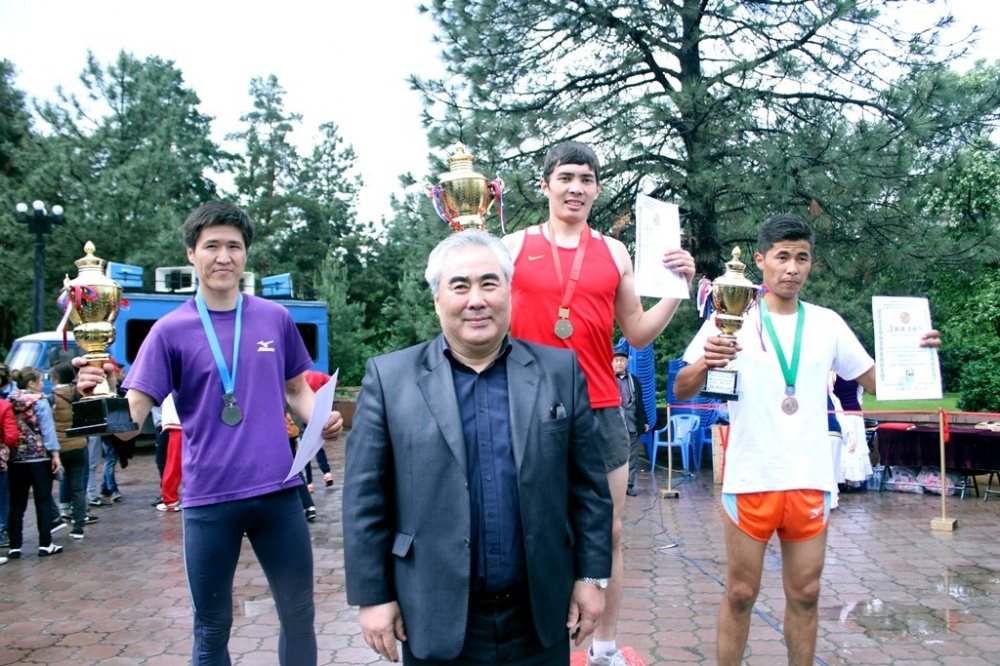 В Бишкеке прошел легкоатлетический пробег 