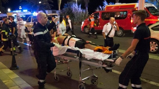 Теракт в Ницце: число погибших растет