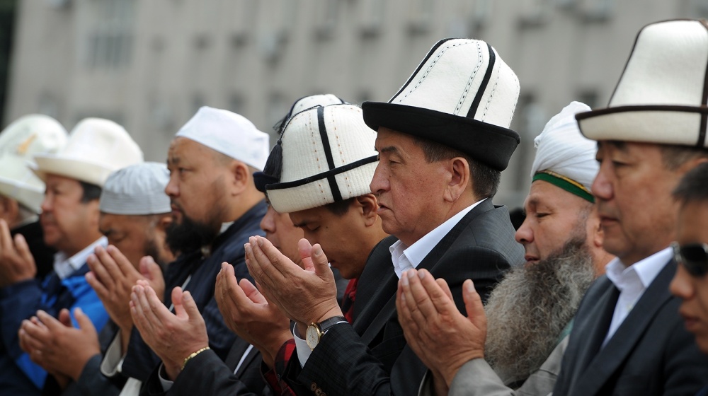 На Старой площади в Бишкеке прошел праздничный айт-намаз