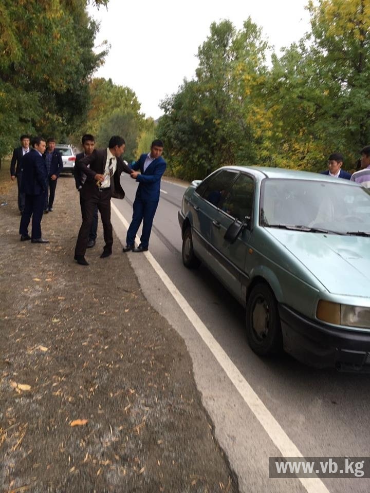 По дороге в Кой-Таш водитель без прав сбил девушку и скрылся с места ДТП