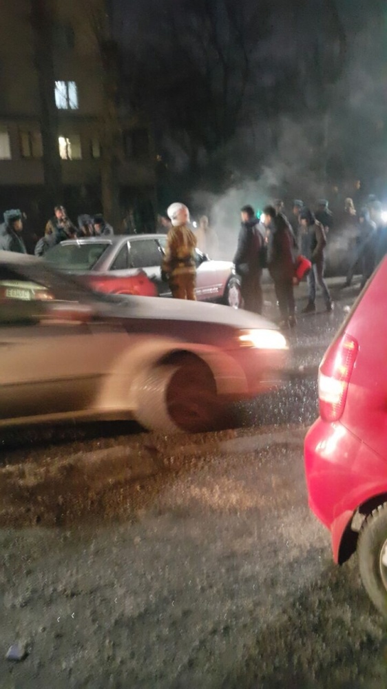 На улице Московской загорелся автомобиль. На дороге большая пробка