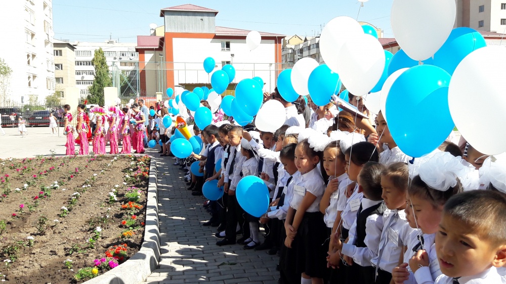 В День знаний в Бишкеке открылась самая современная школа столицы