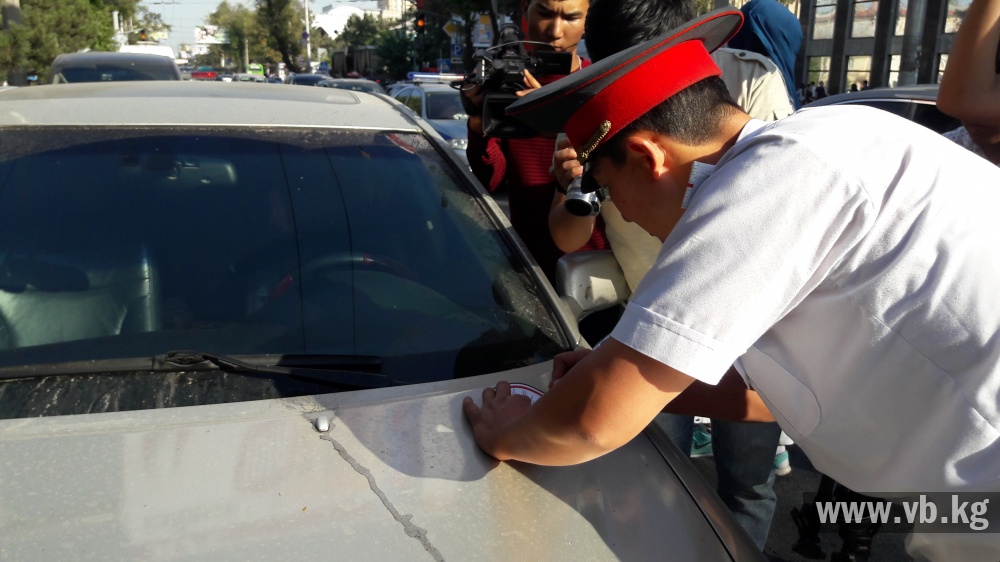 В Бишкеке поставили блокиратор на первое авто. Что делать, если "заковали"?