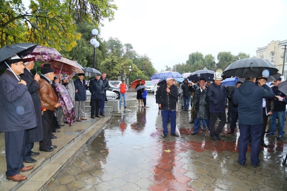 В Бишкеке прошла акция "Не дадим продать честь народа Кыргызстана!"