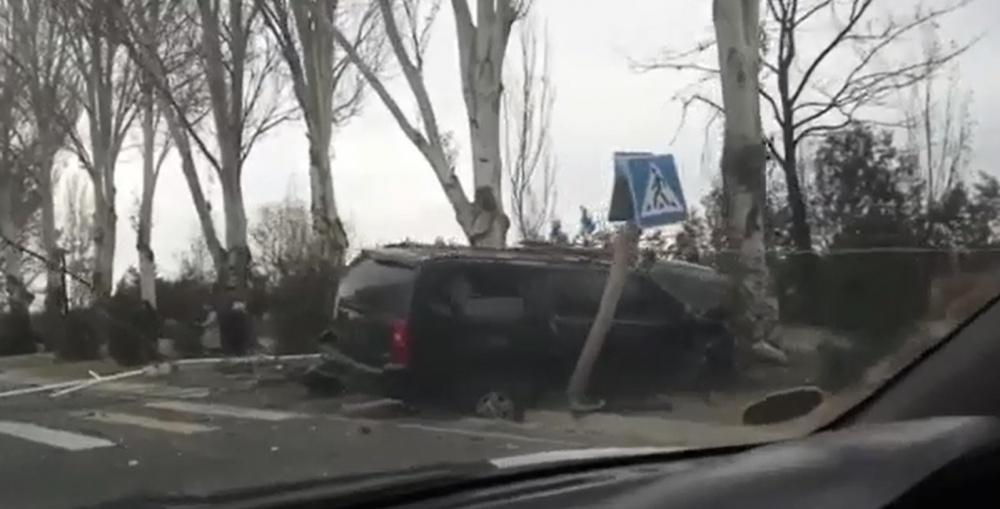 В Бишкеке на правительственной трассе столкнулись два джипа