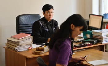 Суд отобрал "Вечерний Бишкек" у Кима, оставив на нем долг в полмиллиарда