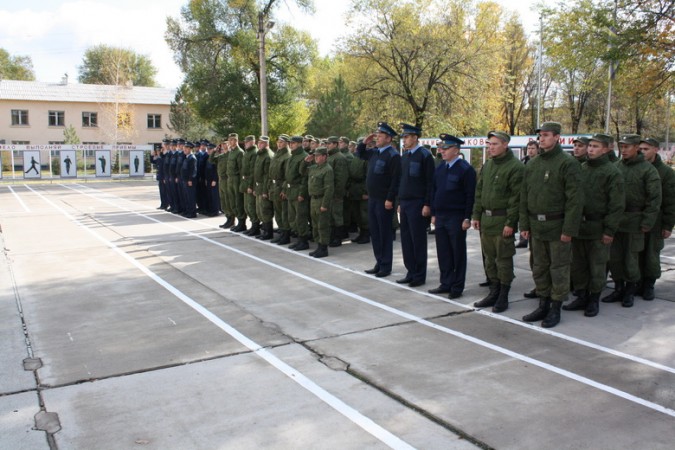 Губернатор Санкт-Петербурга посетил российскую авиабазу в Канте