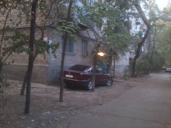 А у нас во дворе паркуются так