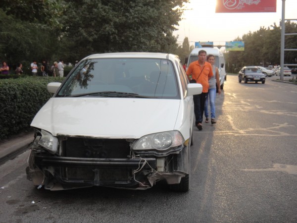 На проспекте Чуй столкнулись три автомобиля