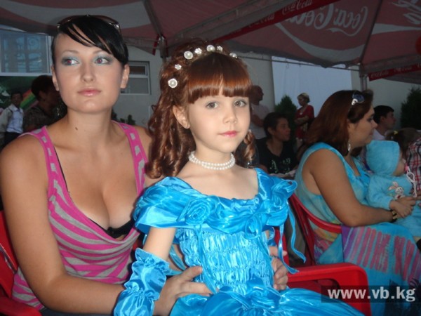 В Бишкеке прошел конкурс "Юная мисс и юный мистер Кыргызстана-2012"