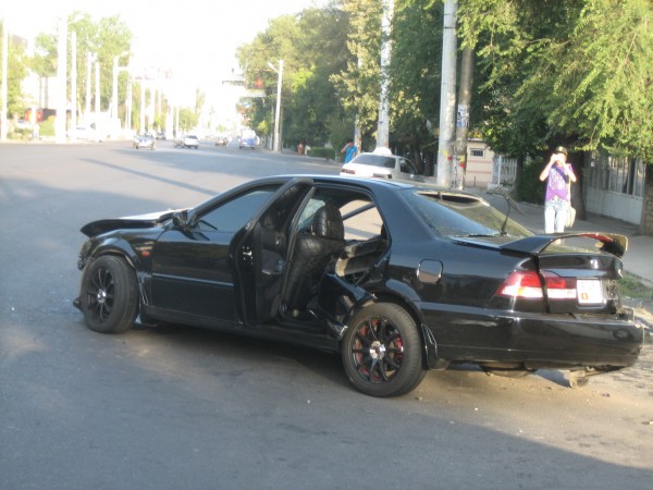 Эртең менен Ахунбаев көчөсүндө ири автокырсык болду