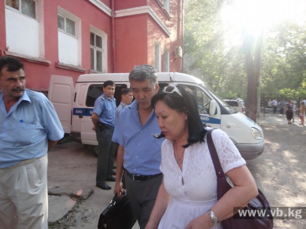 На суд по делу Равшана Сабирова приехала вице-спикер Асия Сасыкбаева