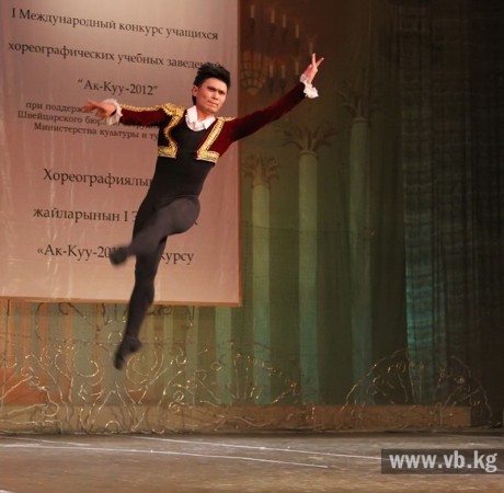 В Бишкеке стартовал хореографический конкурс "Ак-Куу-2012"