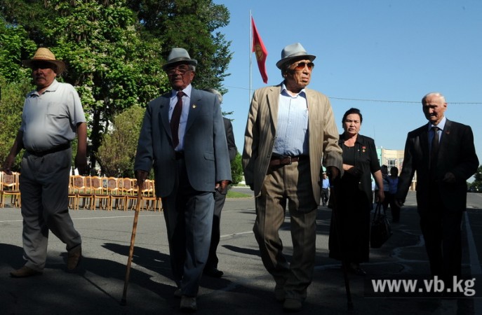 Атамбаев выступил на митинге, посвященном годовщине июньских событий