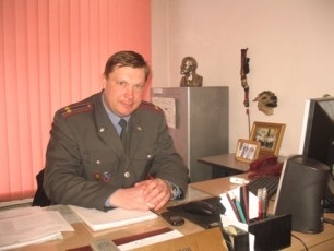 Скурлатов у себя в кабинете