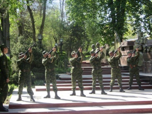Пограничники Кыргызстана и России провели акцию "Боевое братство крепит границы"