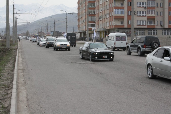 По плохим дорогам прошел автопробег