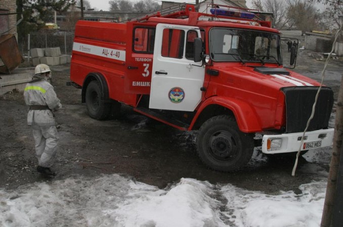 Пожар в здании Аламудунского военкомата тушили два расчета