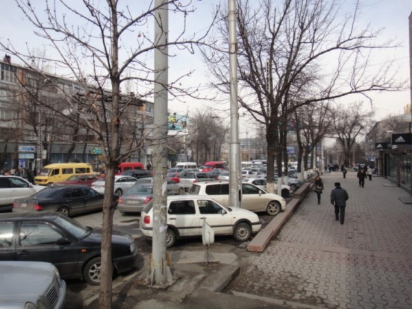 В центре Бишкека образовалась большая пробка