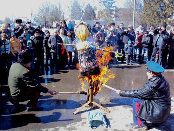 В Кыргызстане народными гуляниями отметили Масленицу