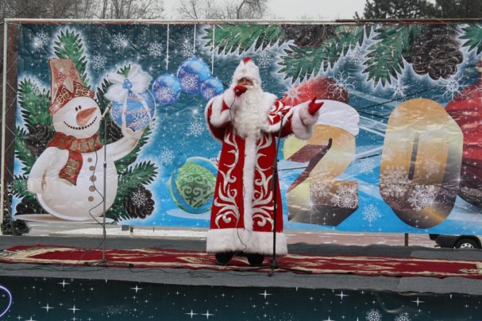 В Бишкеке открылась новогодняя ярмарка