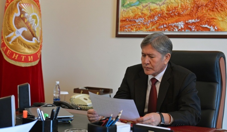 Главный энергетик рассказал Атамбаеву о новых трансформаторах в двух столицах