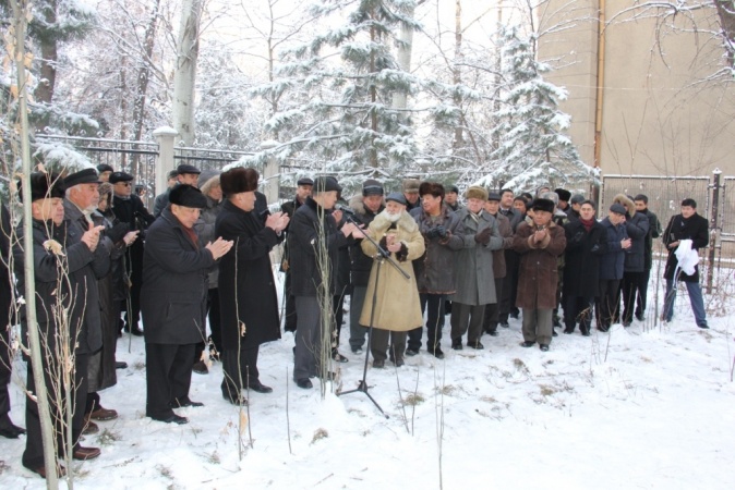 В Бишкеке открыли мемориальную доску в память о генерал-лейтенанте  Асанкулове