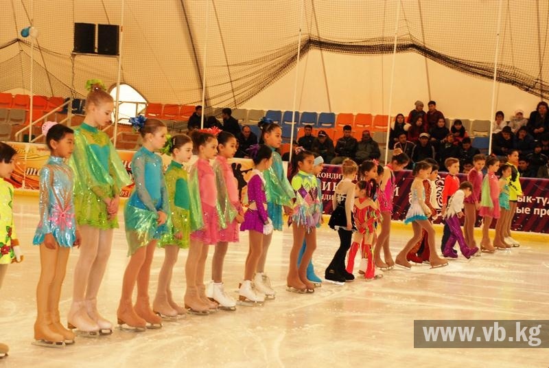 В Бишкеке проходит чемпионат Бишкека по фигурному катанию