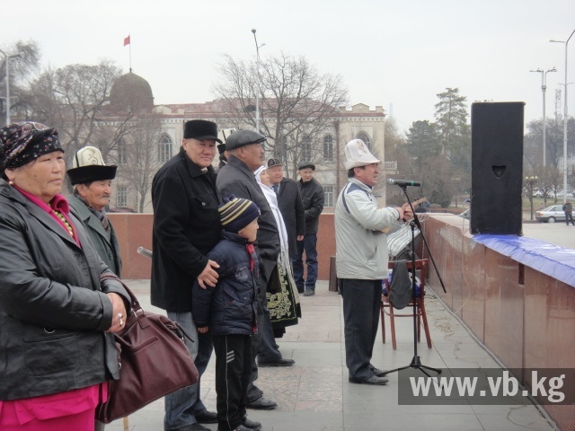Митингующие на площади намерены сегодня собрать 5 тысяч человек