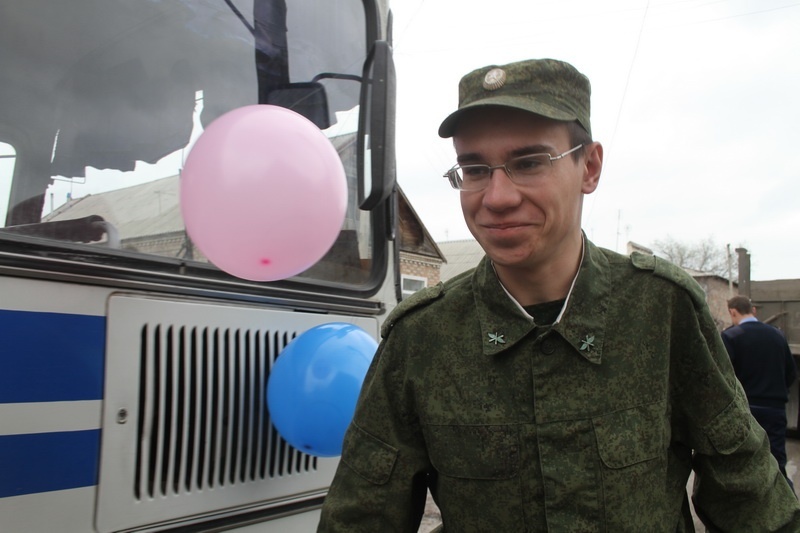 Детям центра "Умут-Надежда"  вручили подарки от женсовета авиабазы "Кант"