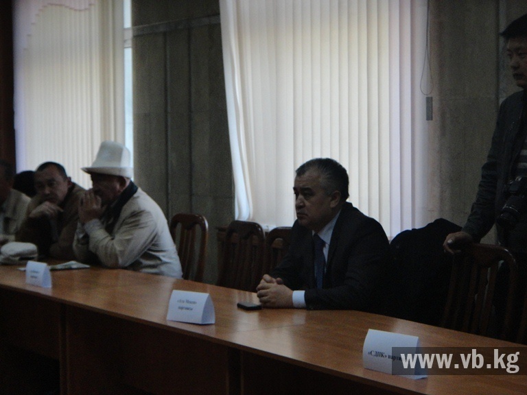 Бишкекте оппозиция менен бийликтин жолугушуусу башталды