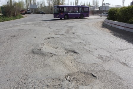 Ош мэриясы начар жолдордун абалы менен таанышты