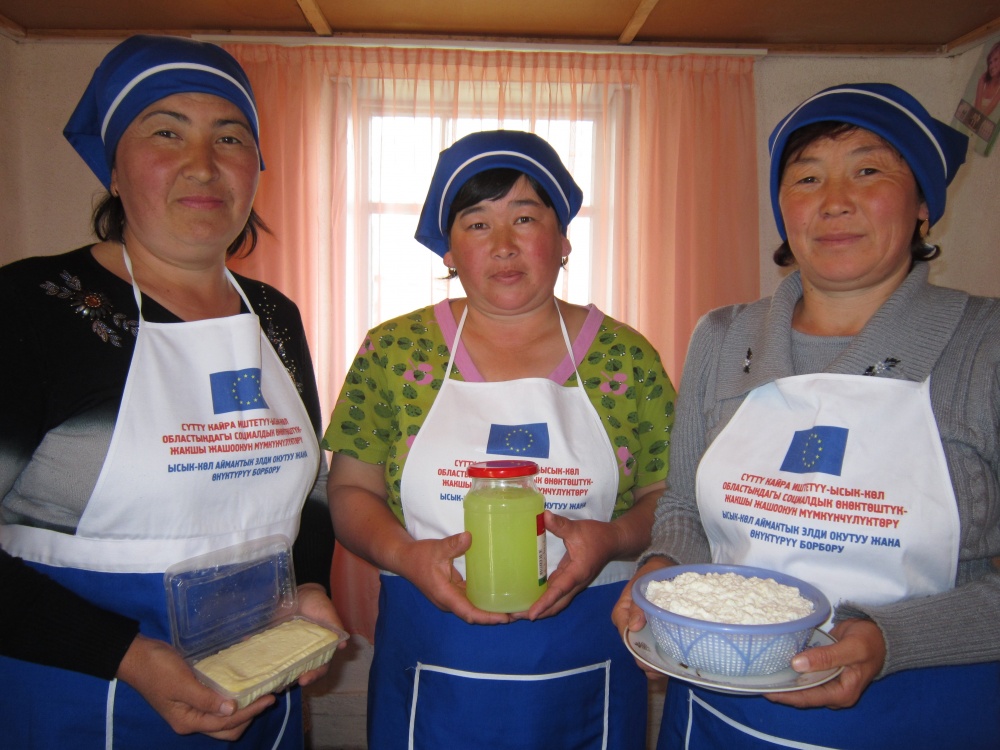 Иссык-кульские домохозяйки наладили переработку молока в домашних условиях