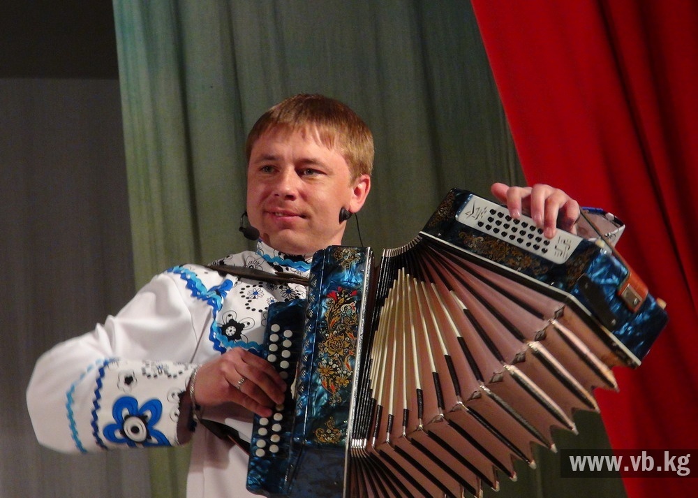 Ансамбли "Сувенир" и "Русский фреш" дали концерты для жителей регионов