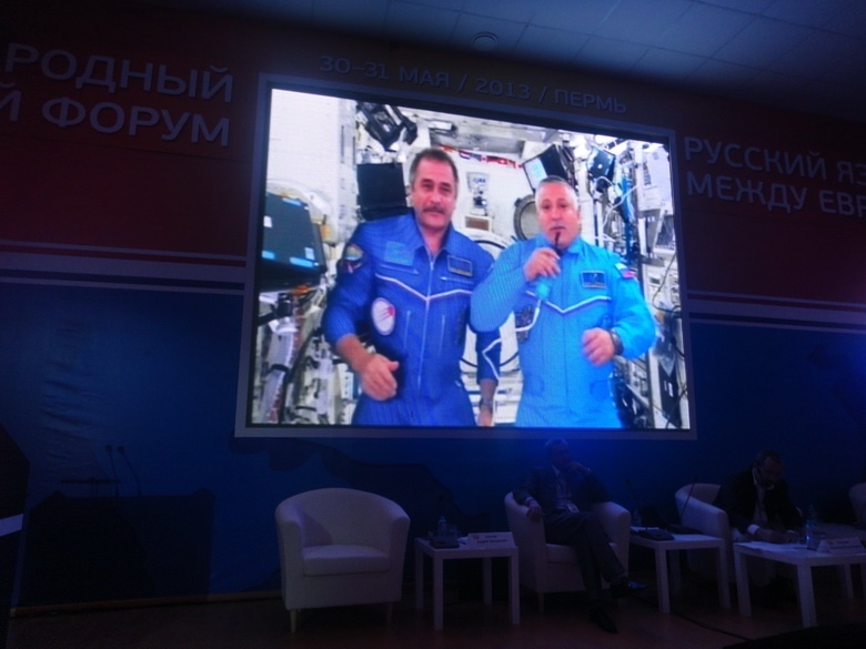 На международном форуме отметили сужение сферы действия русского языка в КР