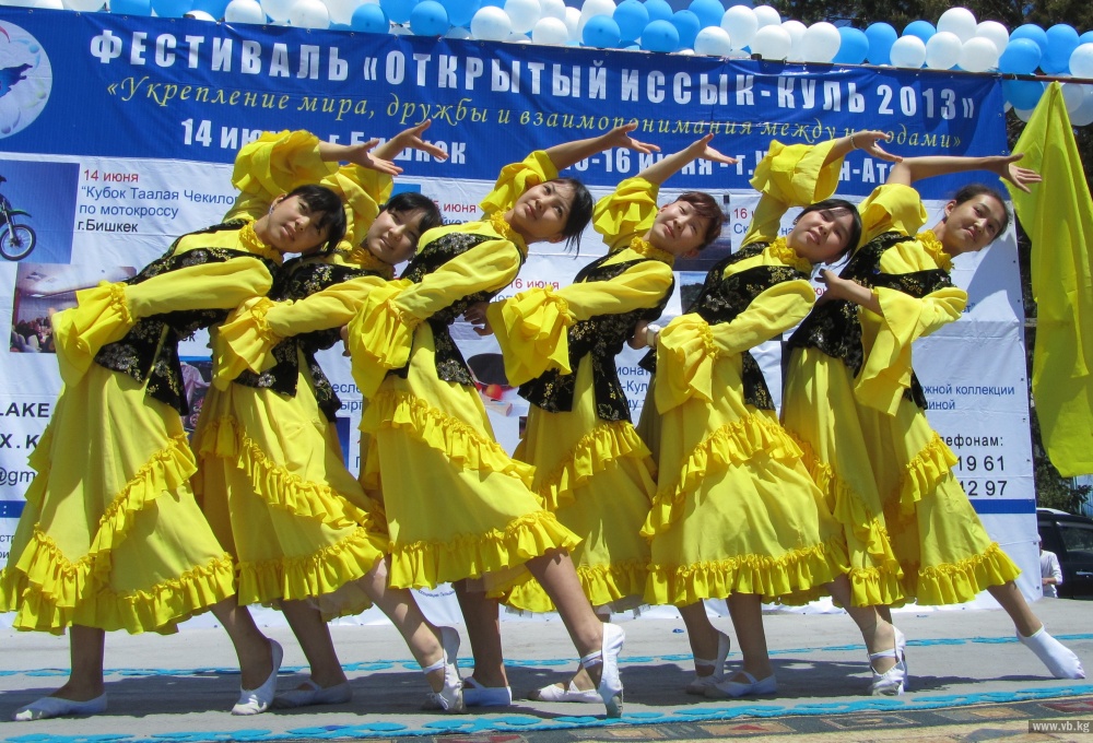 В Чолпон-Ате прошел фестиваль "Открытый Иссык-Куль-2013"