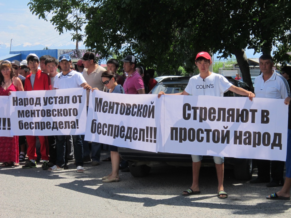 Чолпонатинцы требуют освободить задержанных участников потасовки с милицией