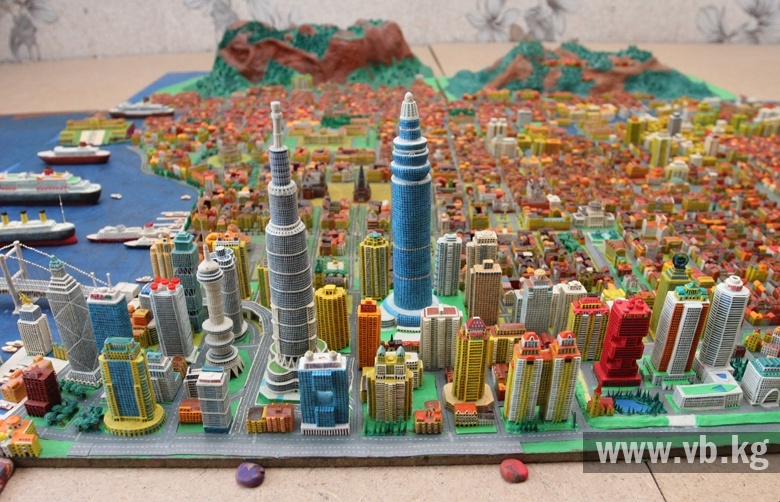 Что можно сделать для города. Город из пластилина. Мини город из пластилина. Мини макет города. Макет города из пластилина.