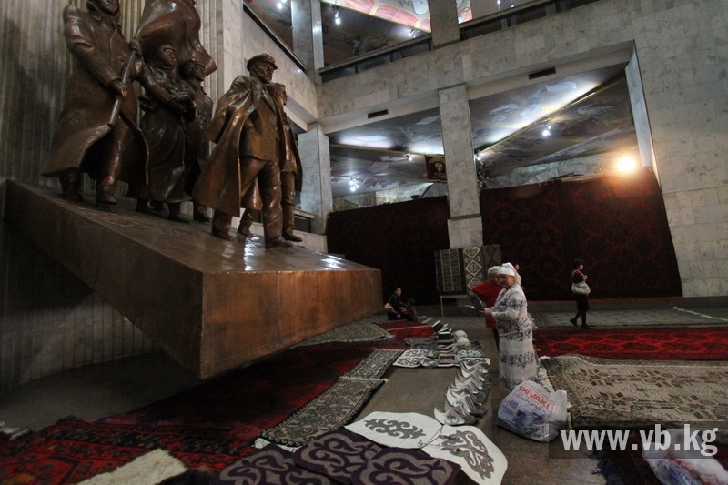 Выставка колоритных ляйлякских ковров открылась сегодня в Бишкеке