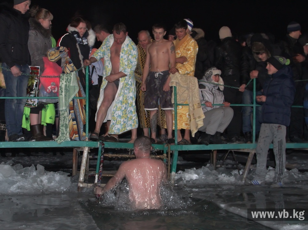 Крещенские купания на водохранилище ГЭС-5 посетили 3 тысячи человек