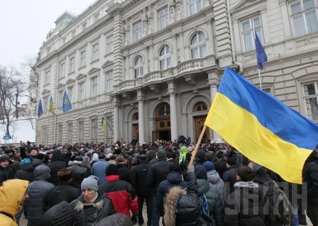 Дайджест: в уличных боях за двое суток на майдане погибло 27 человек