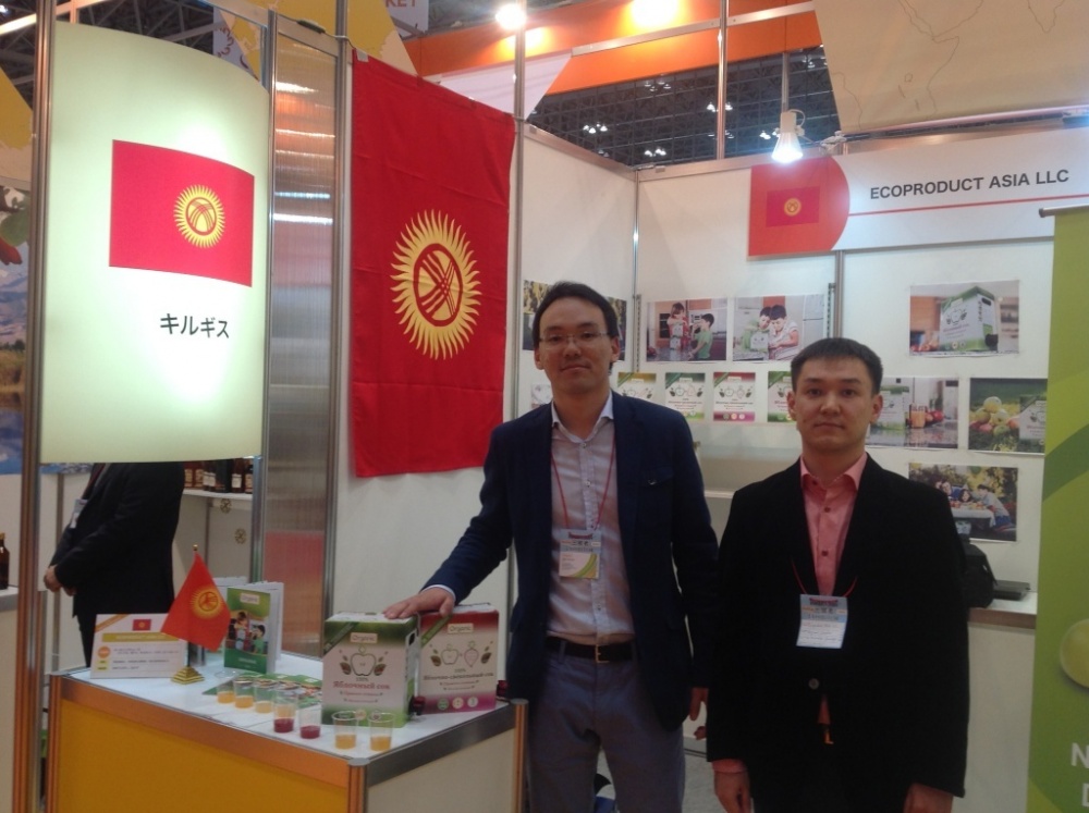 Кыргызстанцы представили мед и коньяк на выставке  FoodEx Japan