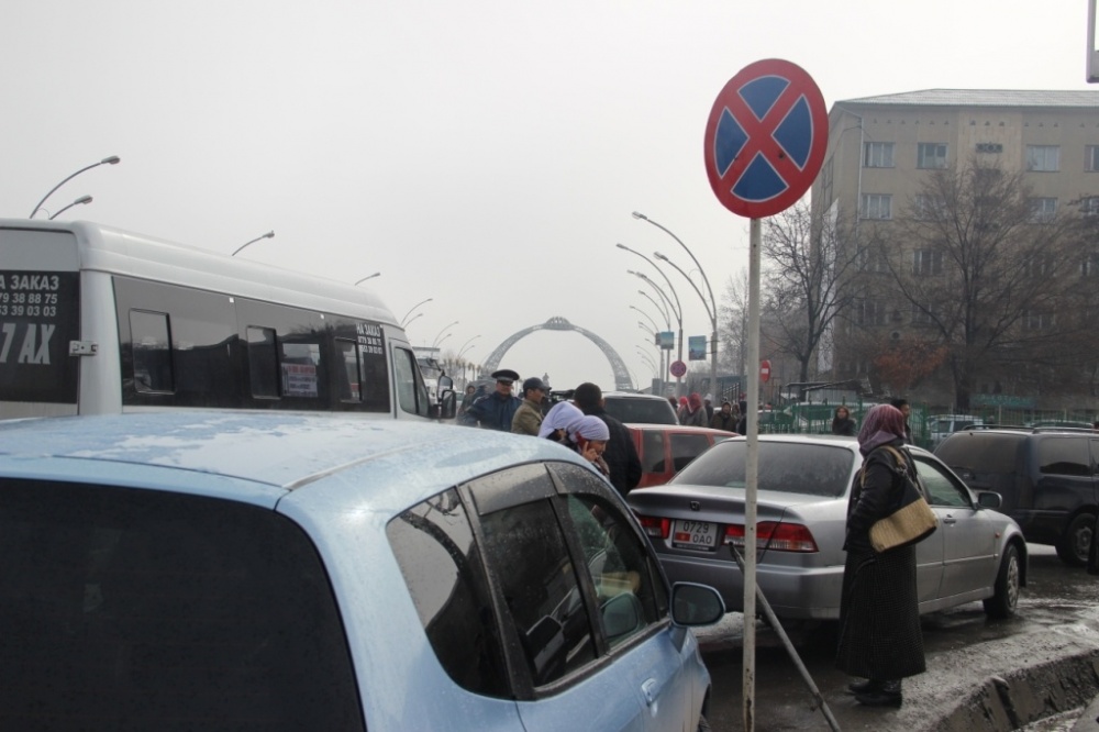 Гаишники Оша в ходе рейда пожаловались на нехватку кадров
