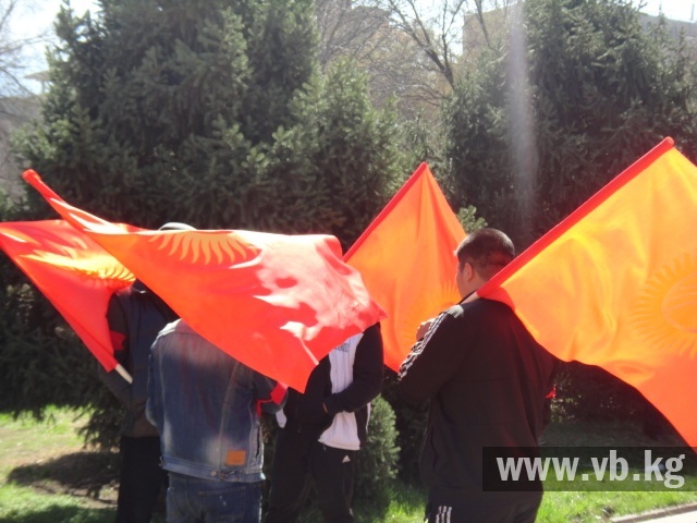 В Бишкеке начался митинг в поддержку подсудимых по апрельским событиям