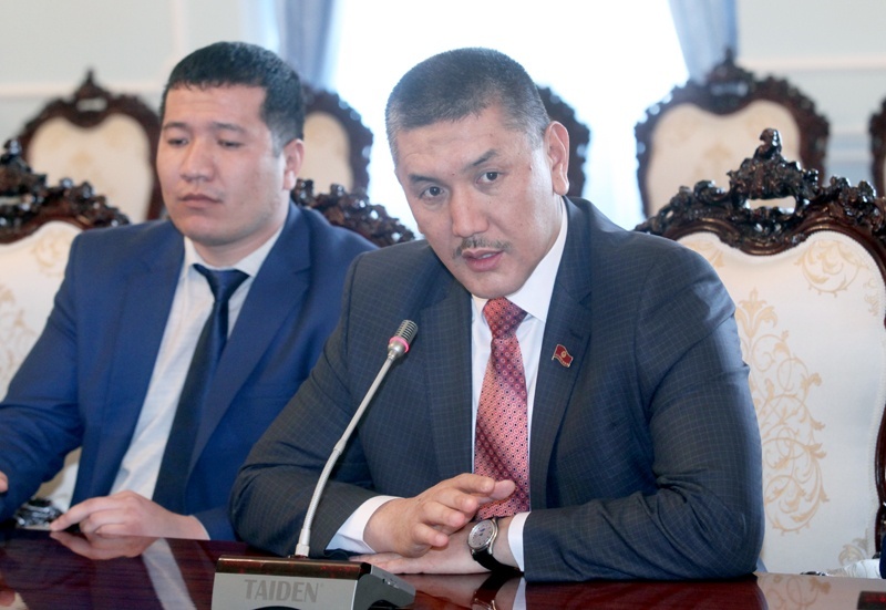 Вице-спикер Зулпукаров встретился с молодыми исполнителями