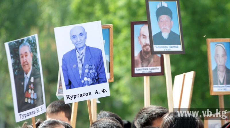 Бишкекчане приняли участие в акции "Бессмертный полк"
