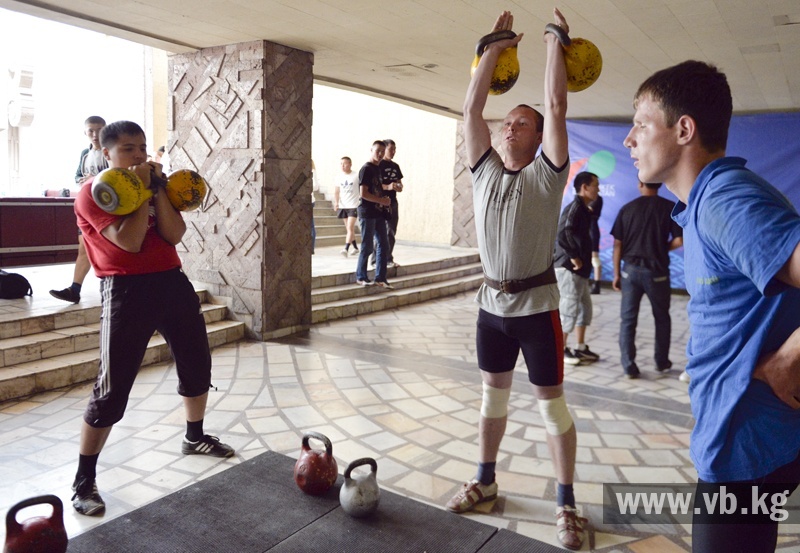 В Бишкеке прошел чемпионат Кыргызстана по гиревому спорту