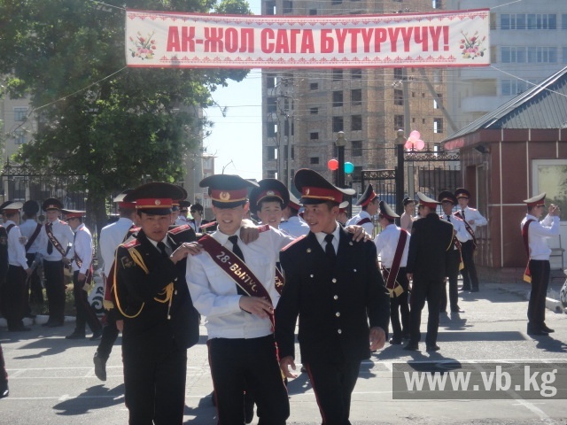 Выпускников военлицея отправили на полигон в день последнего звонка