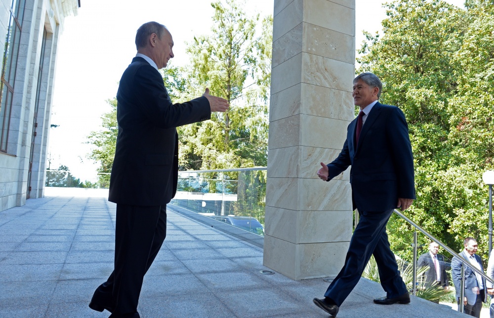 Алмазбек Атамбаев встретился с президентом России Владимиром Путиным